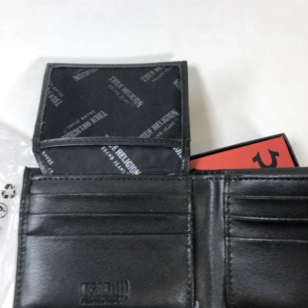 NEW True Religion Black Leather Bifold Wallet Men Gold Logo Box